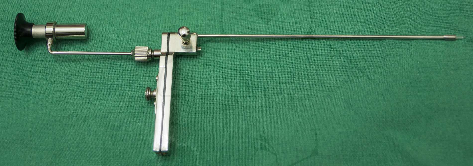 Laryngoskop - Der Montierte Einsatz bestehend aus: Halter, Lampe und Okular